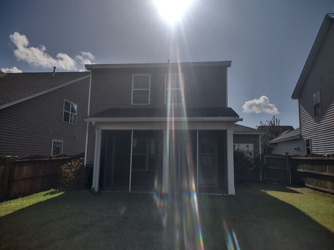 Building Photo - Spectacular Three Bedroom Home in Liberty Ridge!