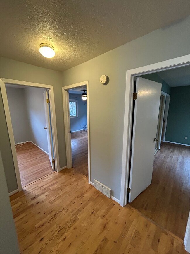 Building Photo - 180 Kookoosint Trail