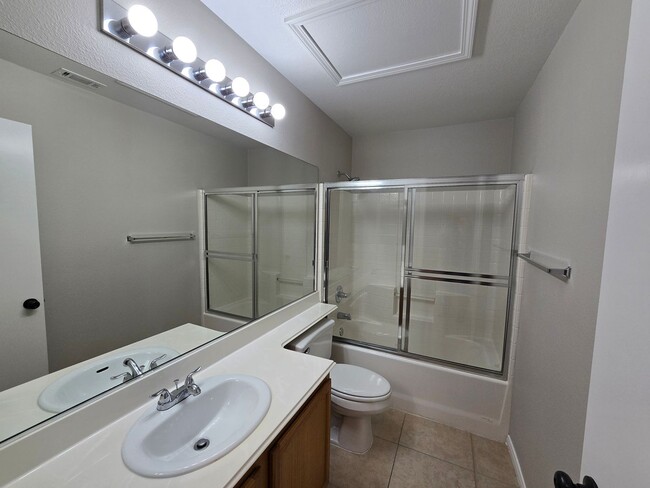 Building Photo - 3 Bedroom Home in Summerlin North Close to...