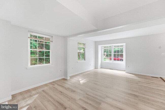 Building Photo - 4200 Gerry Ln