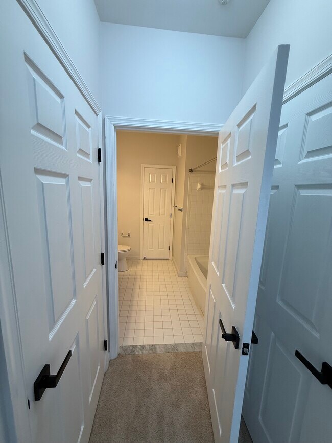 Building Photo - 15620 Everglade Ln