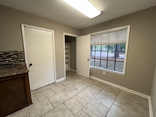 Building Photo - Renovated 3 Bedroom 2 Bath Home for Rent w...