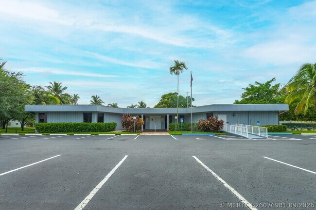 Building Photo - 101 Royal Pk Dr