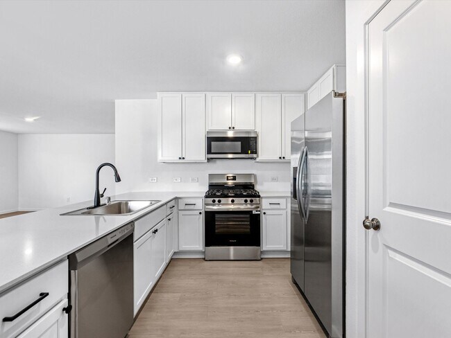 Building Photo - 25433 Carnation Ct