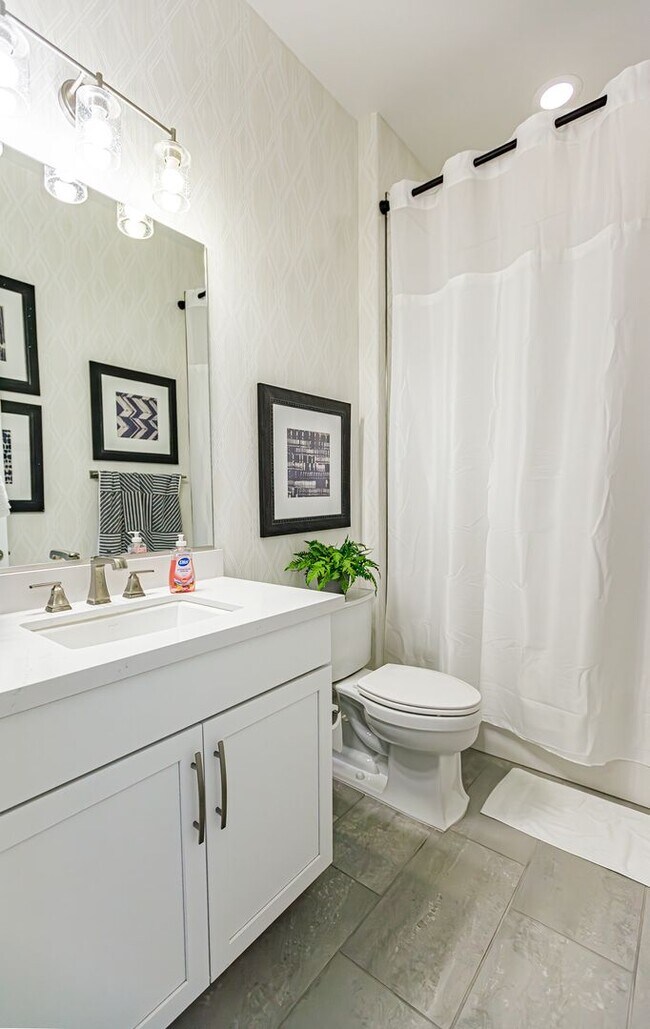 Building Photo - One Story Model Home