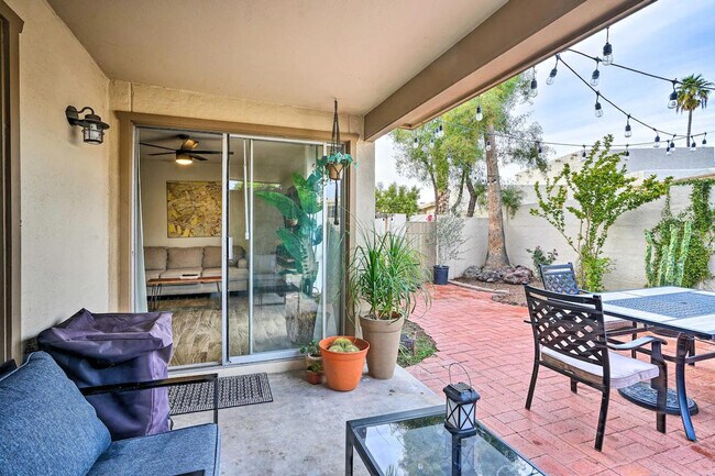 Building Photo - 292 S Desert Ave