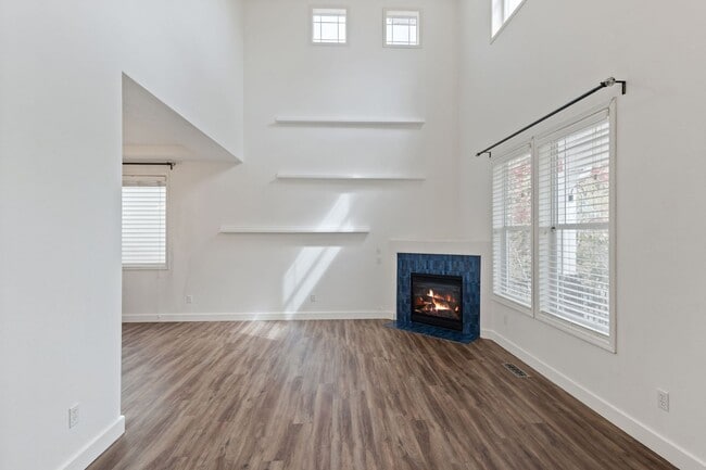 Building Photo - 14081 SW Viewpoint Ct