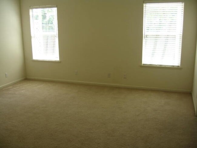 Building Photo - N.E. Fresno Newer Home, 3 car Garage, Like...