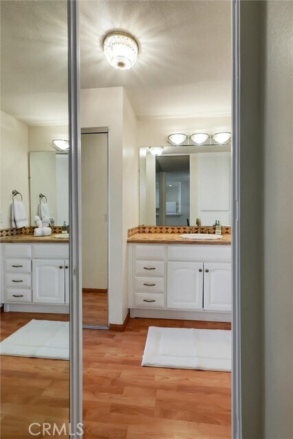 Building Photo - 6542 Ocean Crest Dr