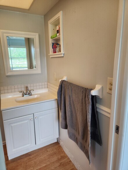 In-Suite Bathroom - 116 Fairway Ct