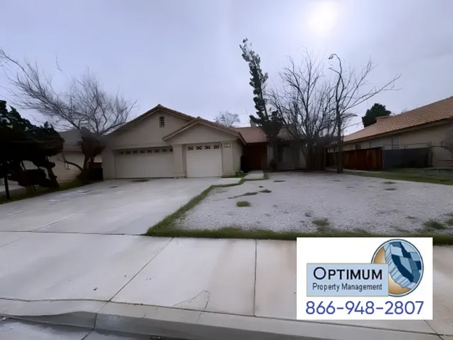 Building Photo - Beautiful 3 Bedroom, 2 Bathroom Home with Versatile Living Spaces