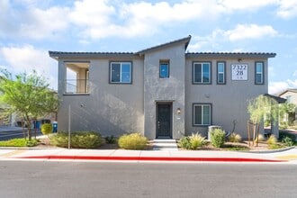 Building Photo - Bright Townhome in Gated Community!