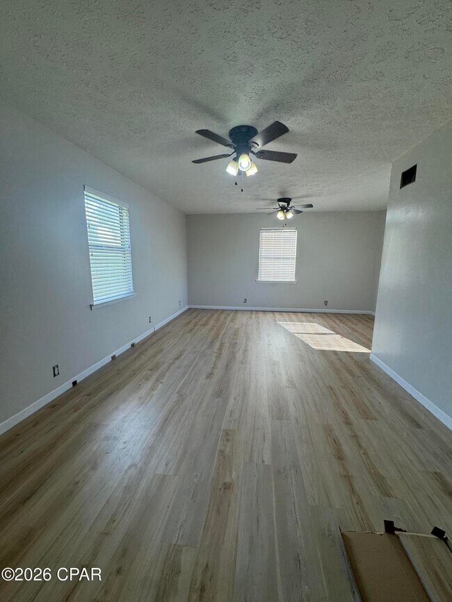 Building Photo - 1416 N Gray Ave