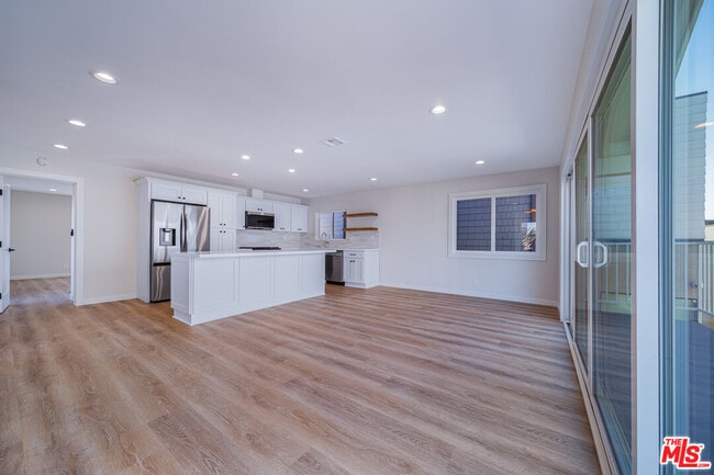 Building Photo - 1125 Manhattan Ave