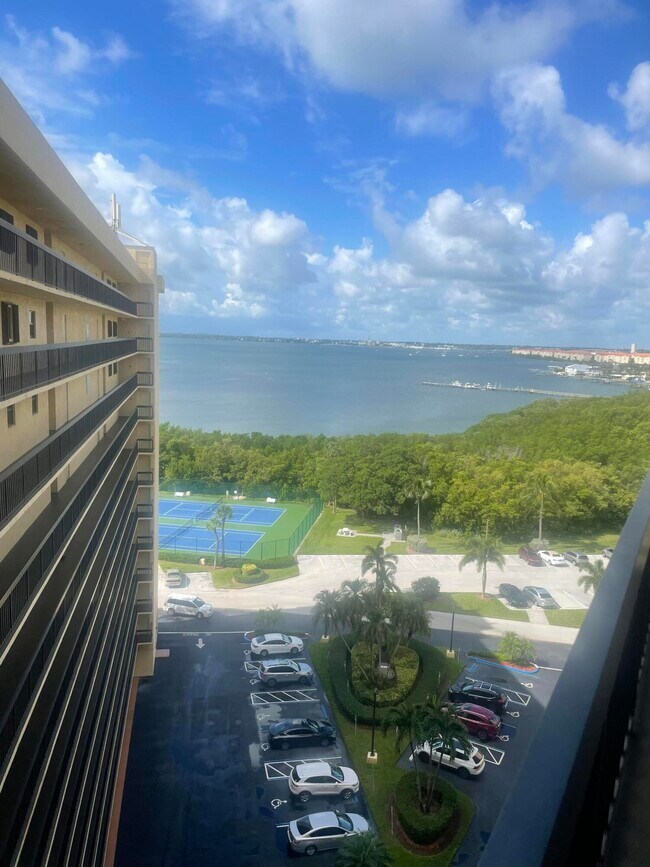 Building Photo - 801 S Ocean Dr