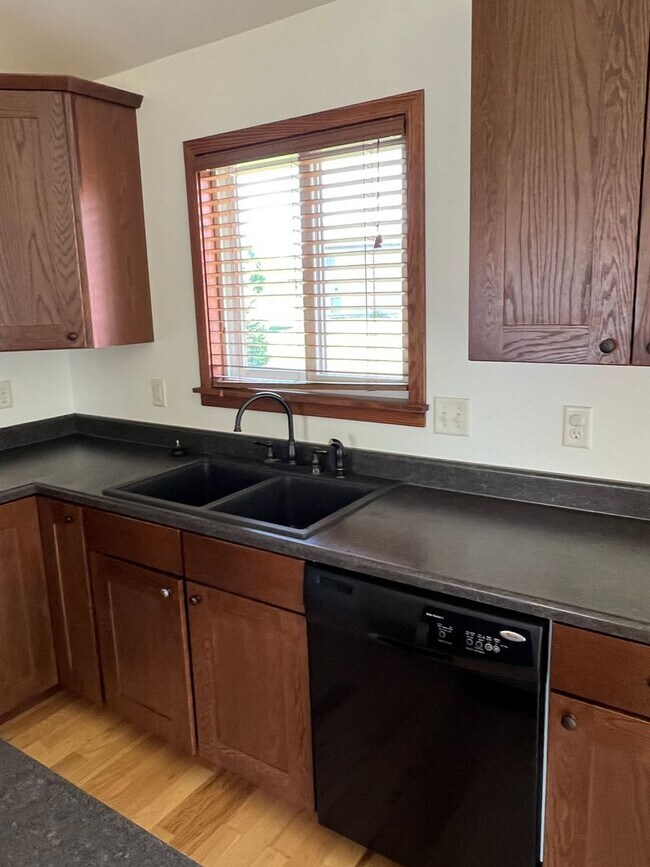 Building Photo - 3 bedroom, 3 bathroom Red Rocks Home for Rent