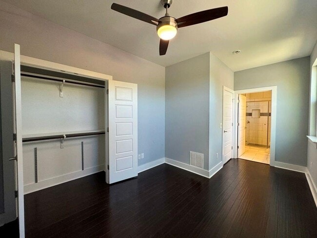 Building Photo - 6201 Felix Ave