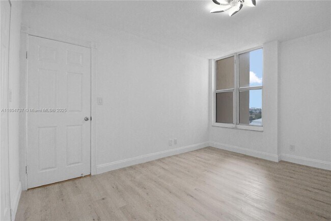 Building Photo - 1391 S Ocean Blvd