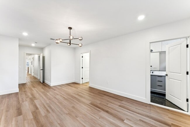 Building Photo - 84 Hollywood Ave