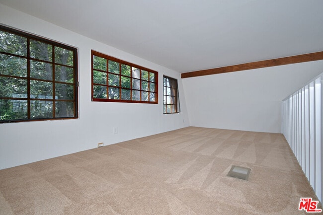 Building Photo - 3682 Berry Dr