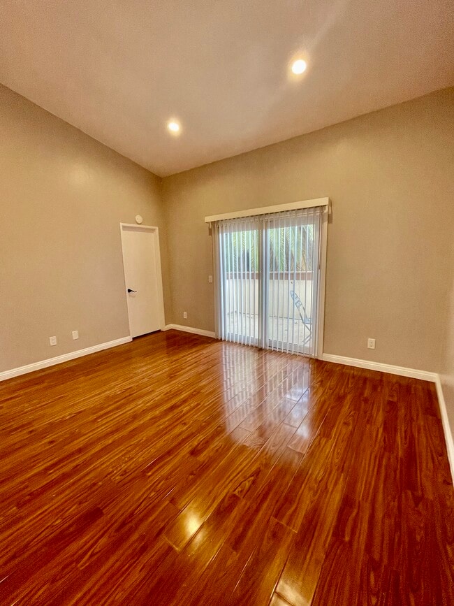 Building Photo - 2027 S Campus Ave