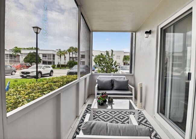 Building Photo - 685 Flanders Dr