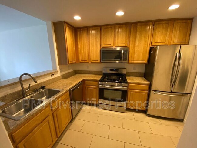 Building Photo - 1465 E Peckham Ln