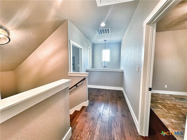 Building Photo - 1704 Gruene Vineyard Crossing