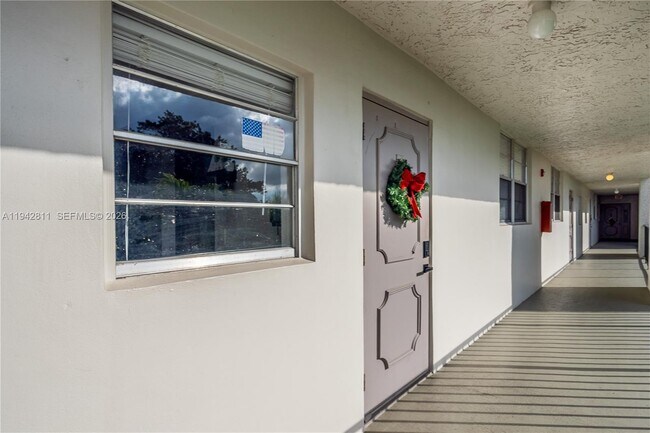 Building Photo - 9340 Lagoon Pl