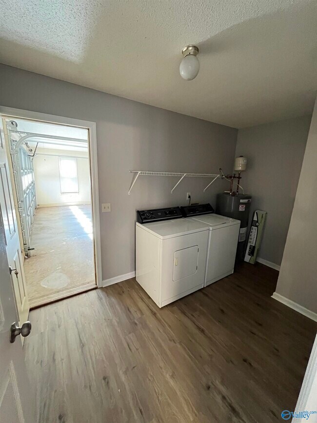 Building Photo - 105 Bellhurst Cir