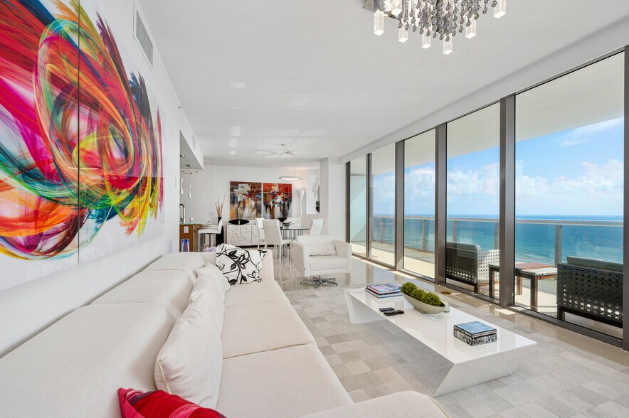 Building Photo - 5875 Collins Ave