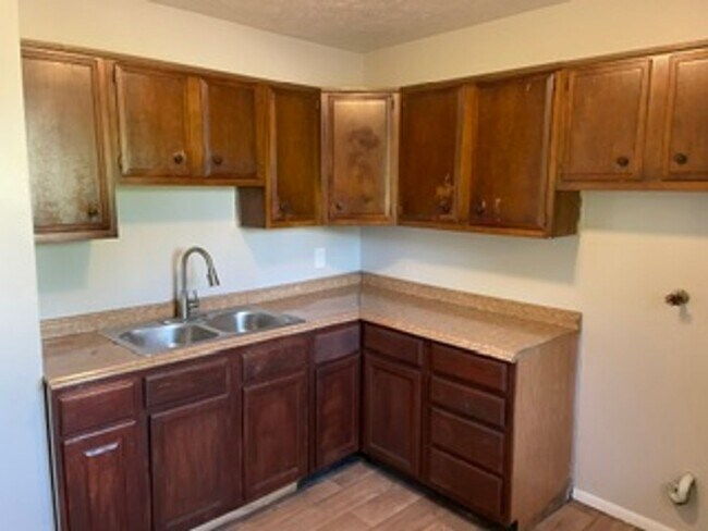 Building Photo - 138 Mendel Ct
