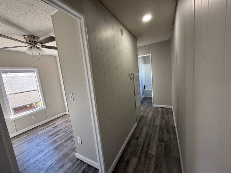 Building Photo - 80 Redwood Ln