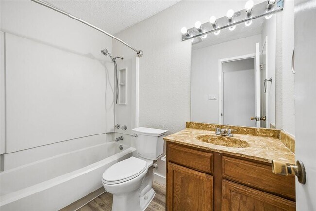 Building Photo - 904 Sirocco Dr