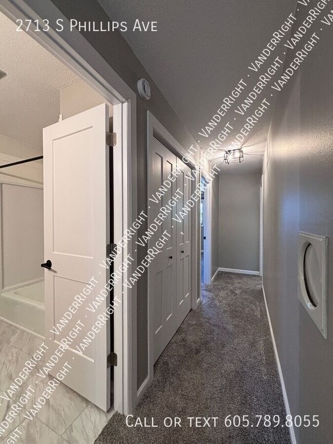 Building Photo - 2713 S Phillips Ave