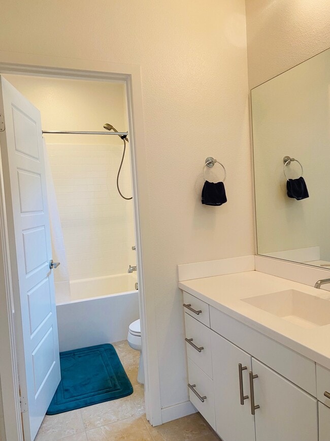 Building Photo - 22 Poppy