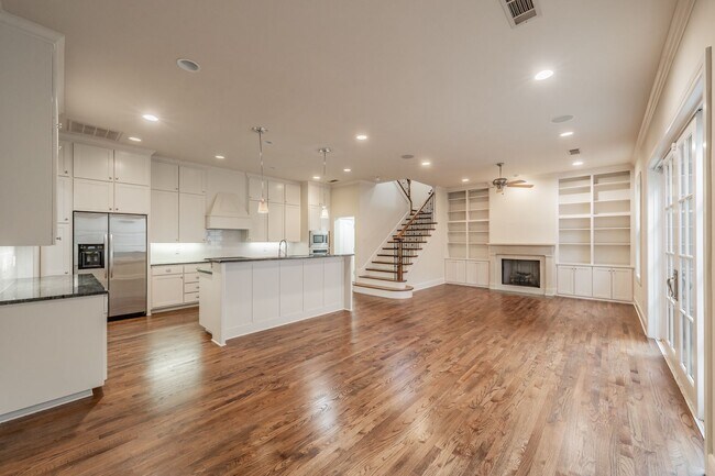 Building Photo - Beautiful Monticello Town Home!!!