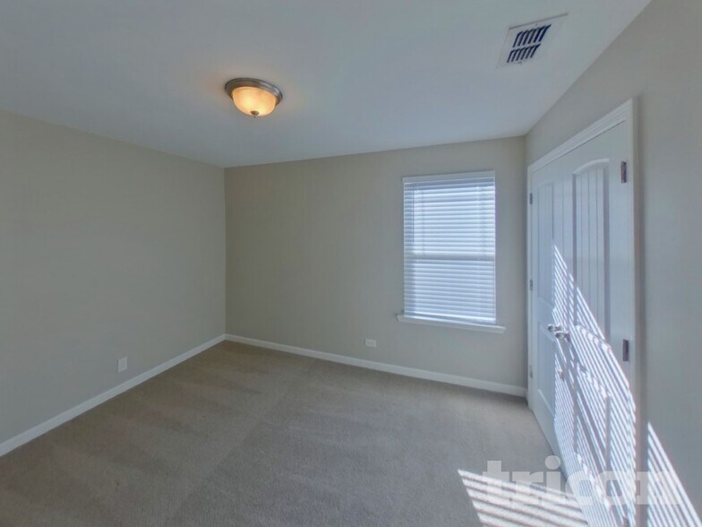 Building Photo - 2631 Salem Glen Xing