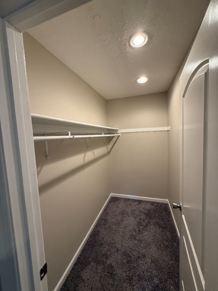 Building Photo - 536 Woodmont Dr