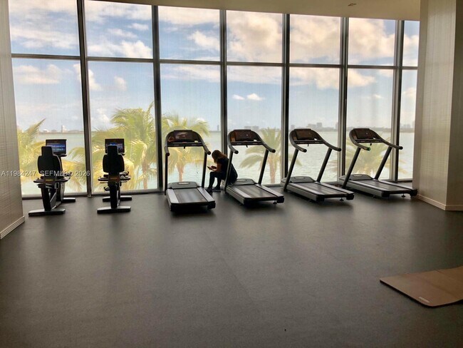 Building Photo - 2900 NE 7th Ave