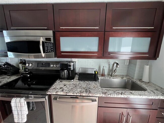 Building Photo - 333 NE 21st Ave