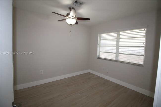 Building Photo - 4540 SW 15th St
