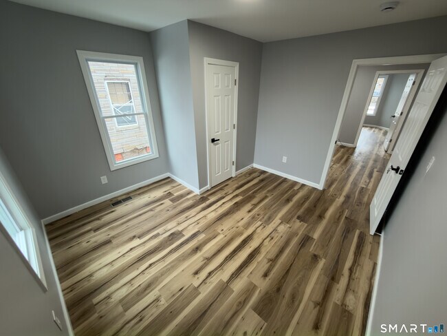 Building Photo - 228 Holly St