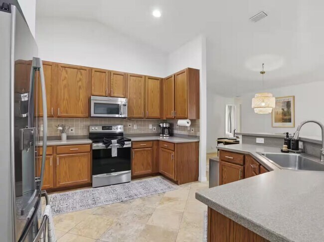 Building Photo - 2473 SE Sidonia St