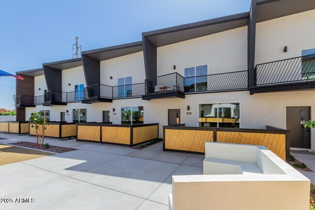 Building Photo - 3426 E University Dr