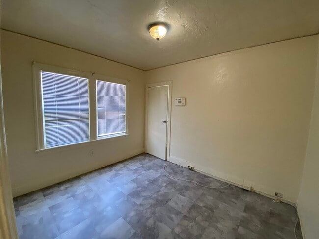 Building Photo - 1517 76th Ave