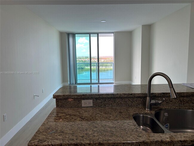 Building Photo - 2681 N Flamingo Rd