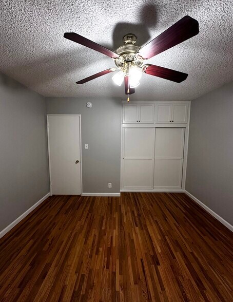 Building Photo - 4706 Vantage Ave