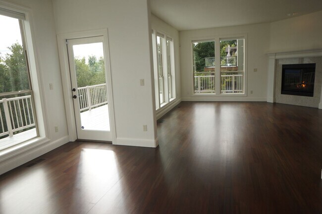 Building Photo - Exquisite NW Portland 4 bedroom with panoramic views