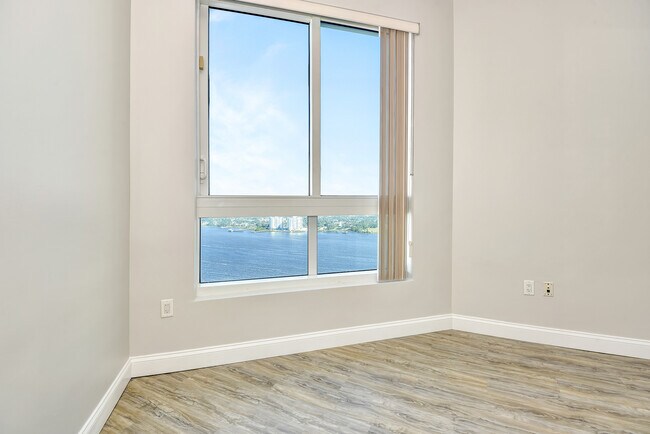 Building Photo - 231 Riverside Dr